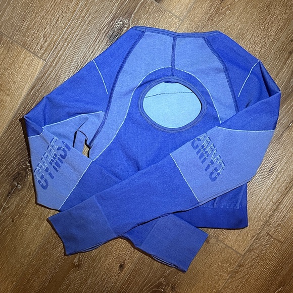 Gymshark Two-Tone Blue Workout Set - Picture 5 of 6